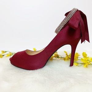 Nina burgundy pumps size 8.5